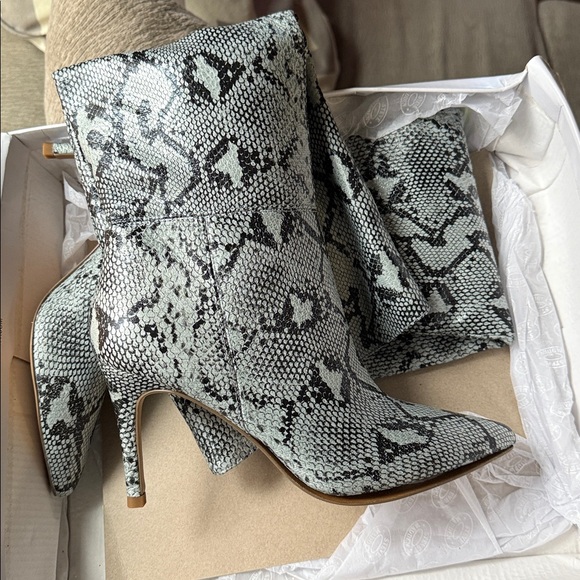 NWB Steve Madden Women's Kimari Boot, Size 6.5 - Picture 6 of 12